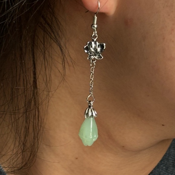 SILVER AND GREEN JADE LOTUS FLOWER DROP EARRINGS - Picture 3 of 8